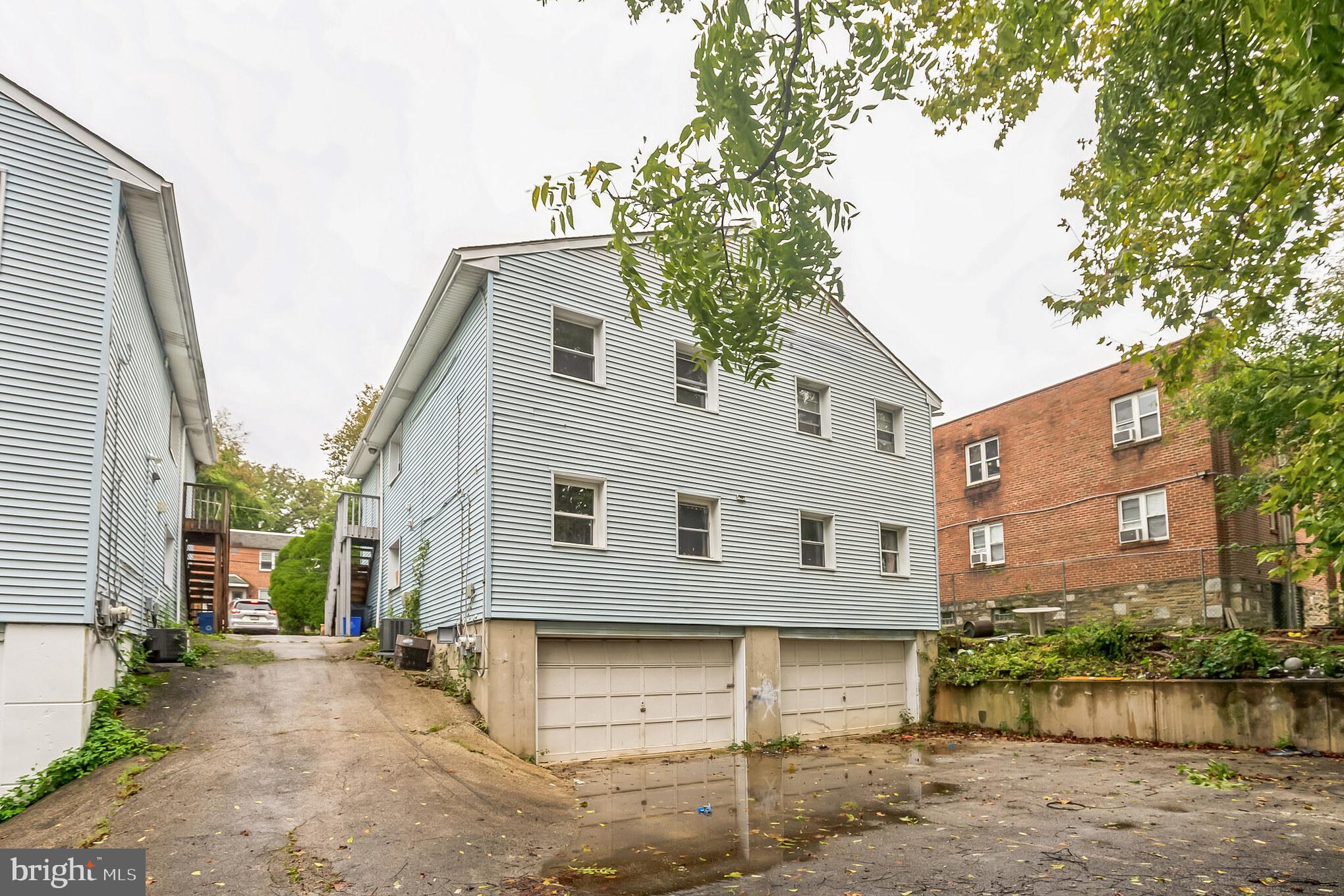 206 Robbins St