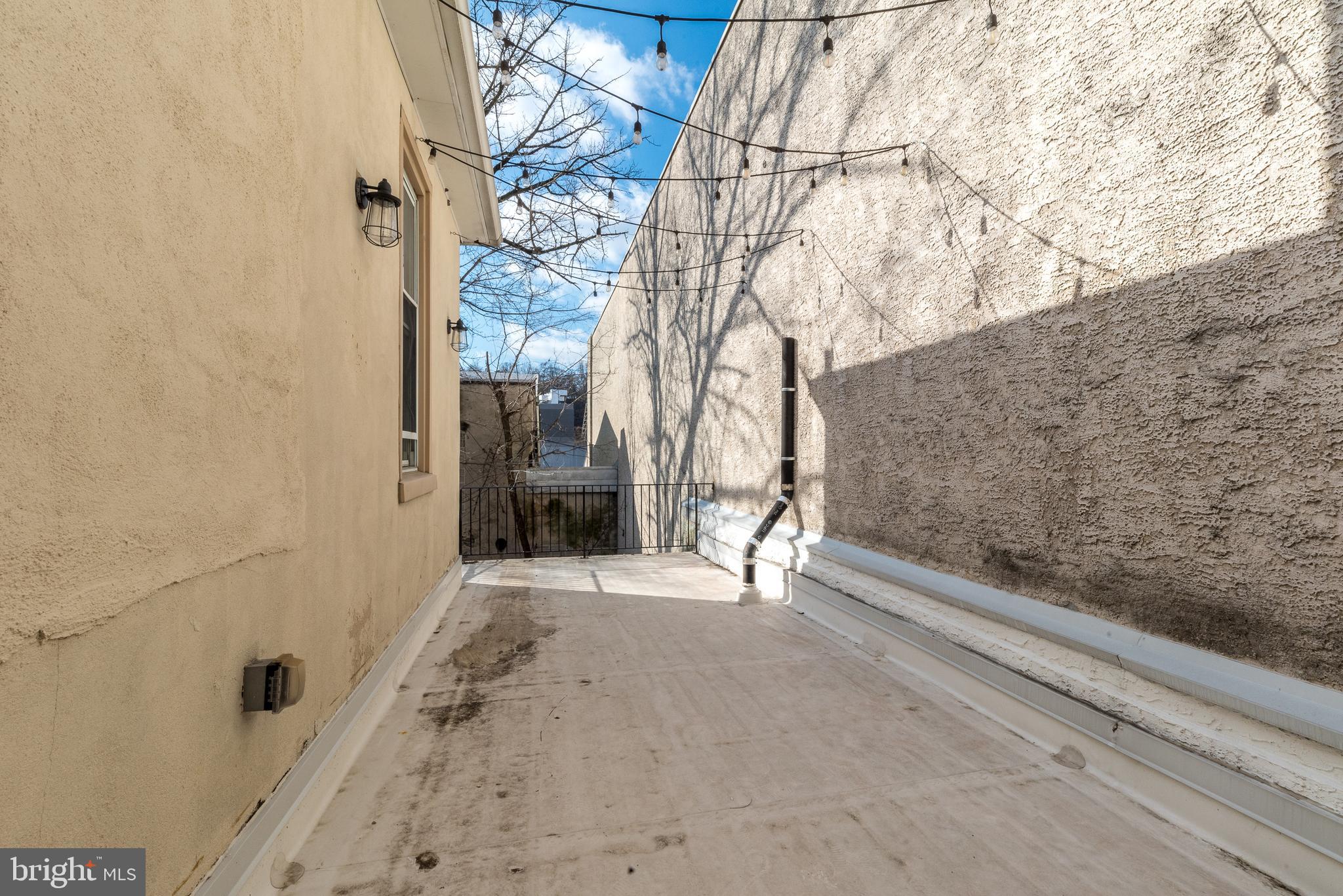 4228 Main St