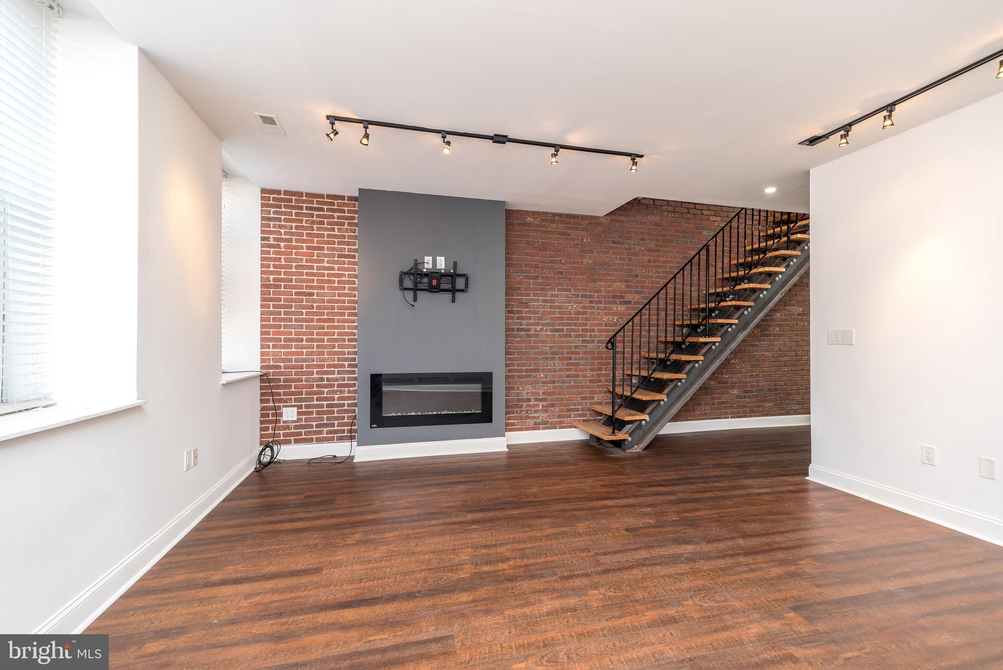 4228 Main St