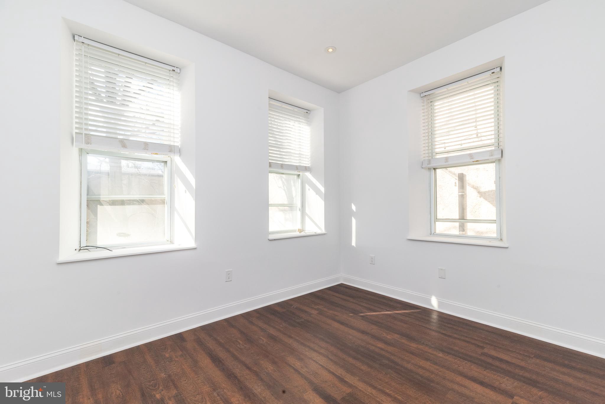 4228 Main St