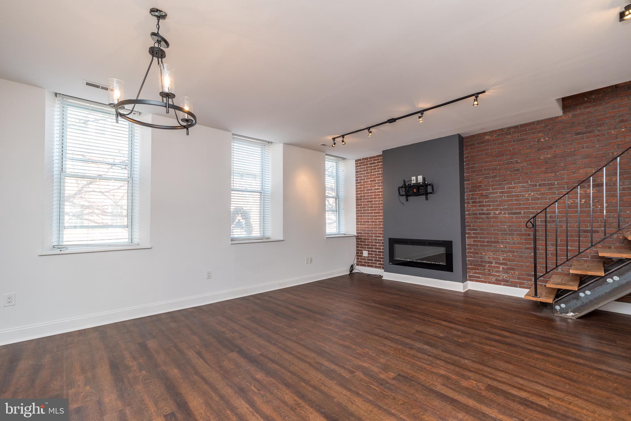 4228 Main St