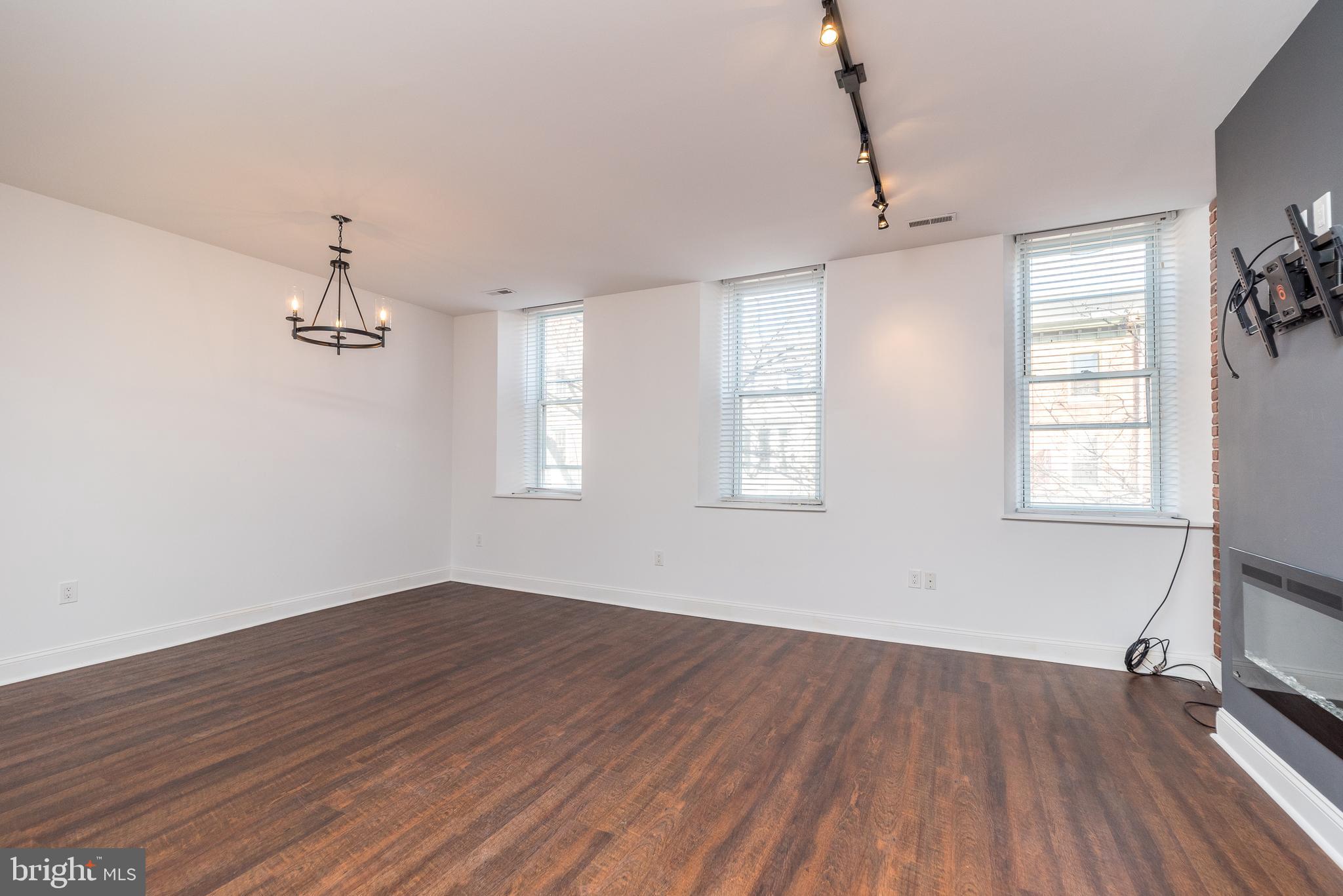 4228 Main St