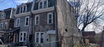 502 E High St