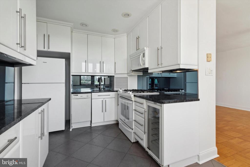 2601 PENNSYLVANIA AVE #721