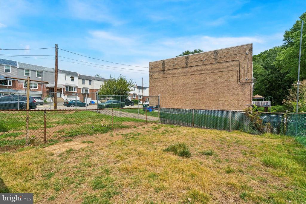 4417 Crosland Rd