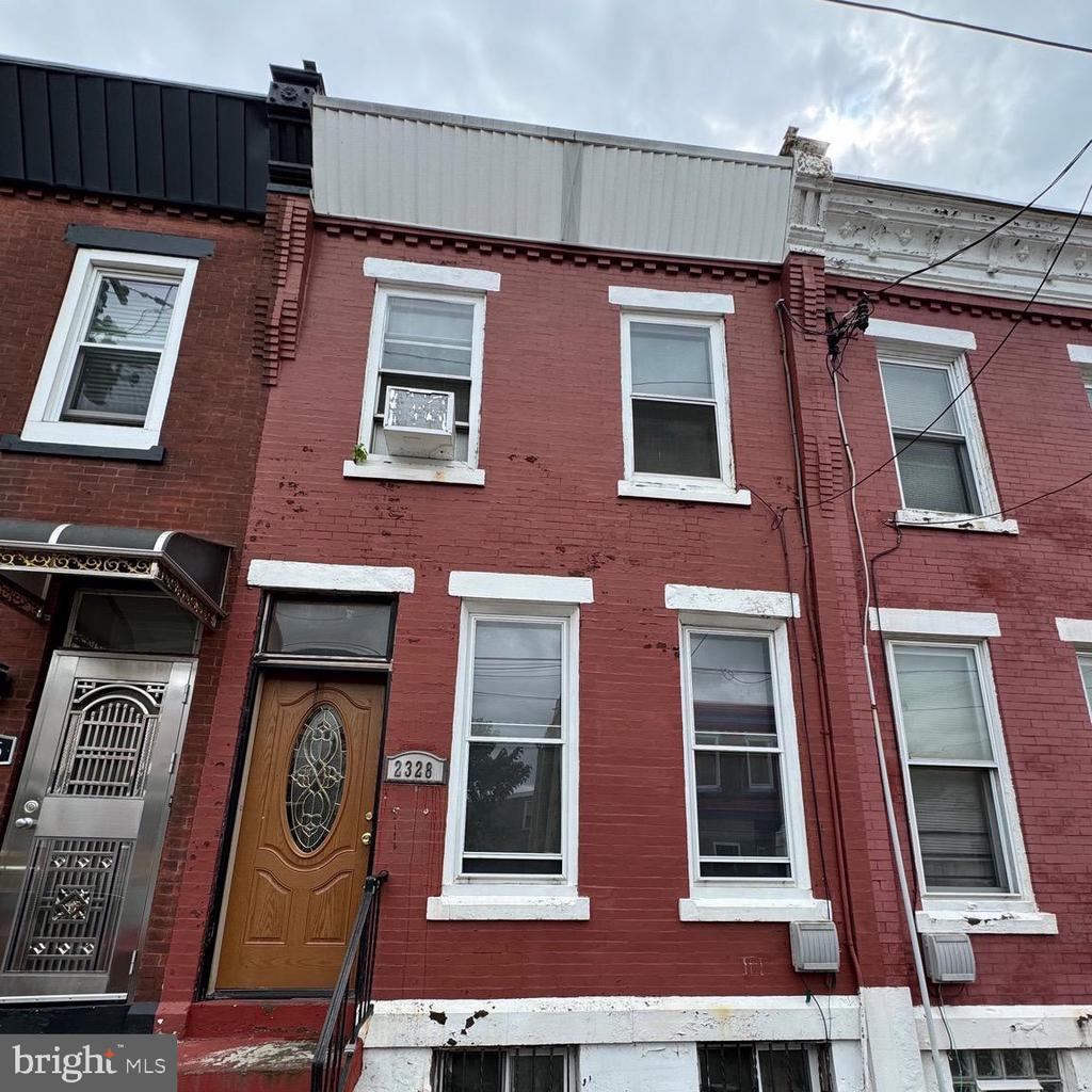 2328 W York St