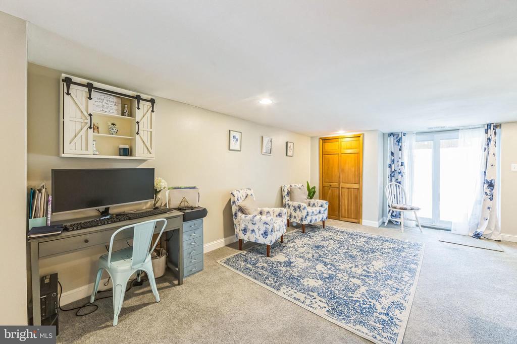 3628 E Crown Ave