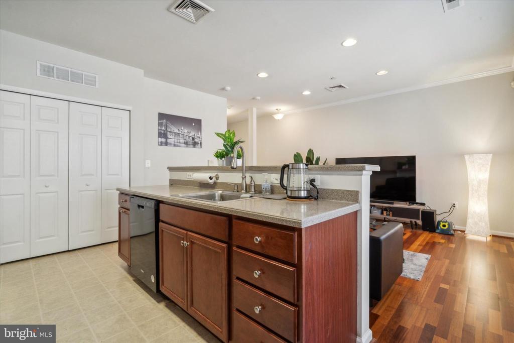 3139 W Thompson St