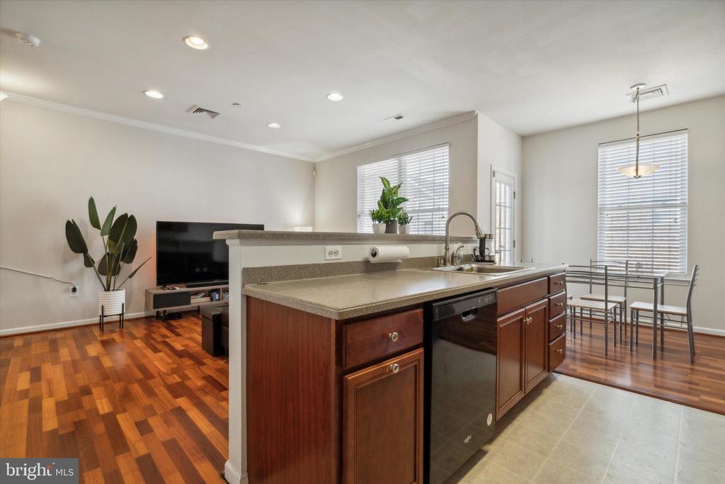3139 W Thompson St