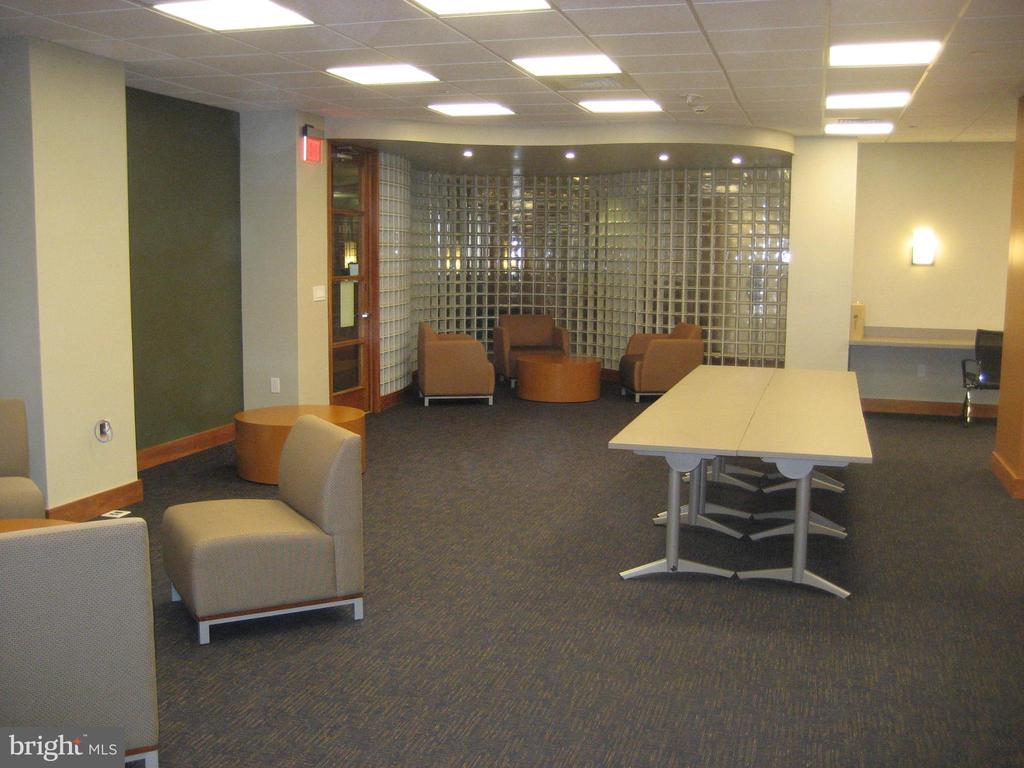 2601 PENNSYLVANIA AVE #1221