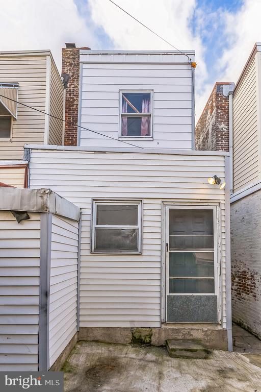 2525 E Madison St