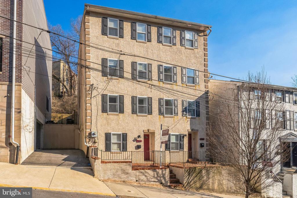 233 Lyceum Ave