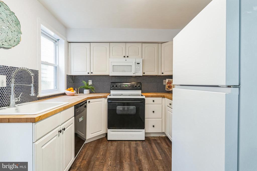 233 Lyceum Ave
