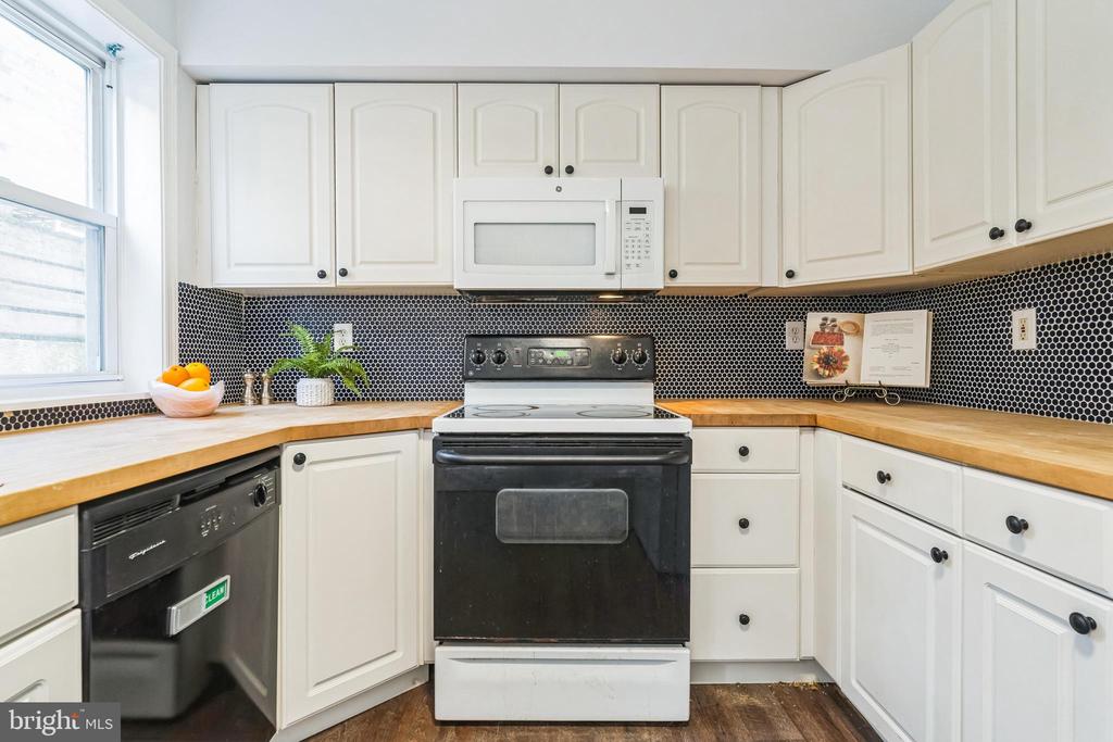 233 Lyceum Ave