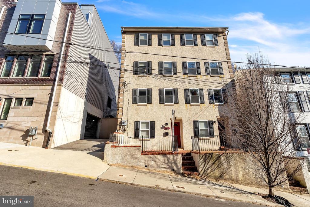 233 Lyceum Ave