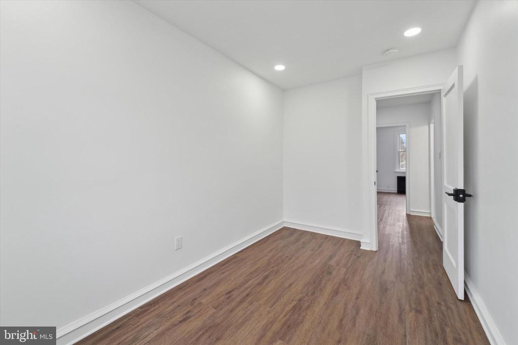 7647 Woolston Ave