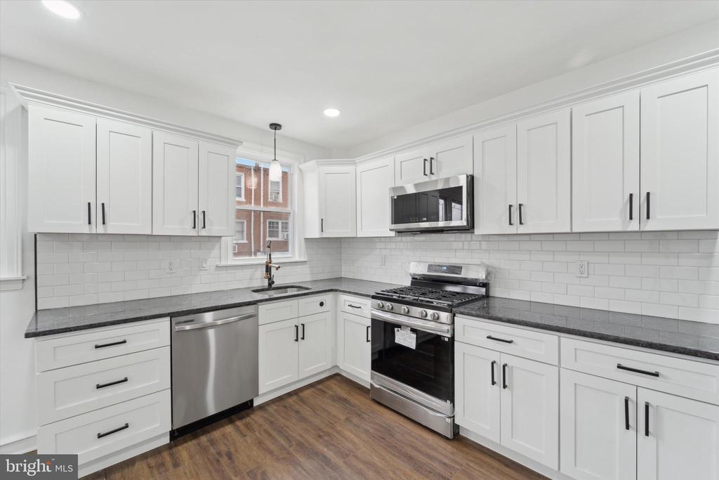 7647 Woolston Ave
