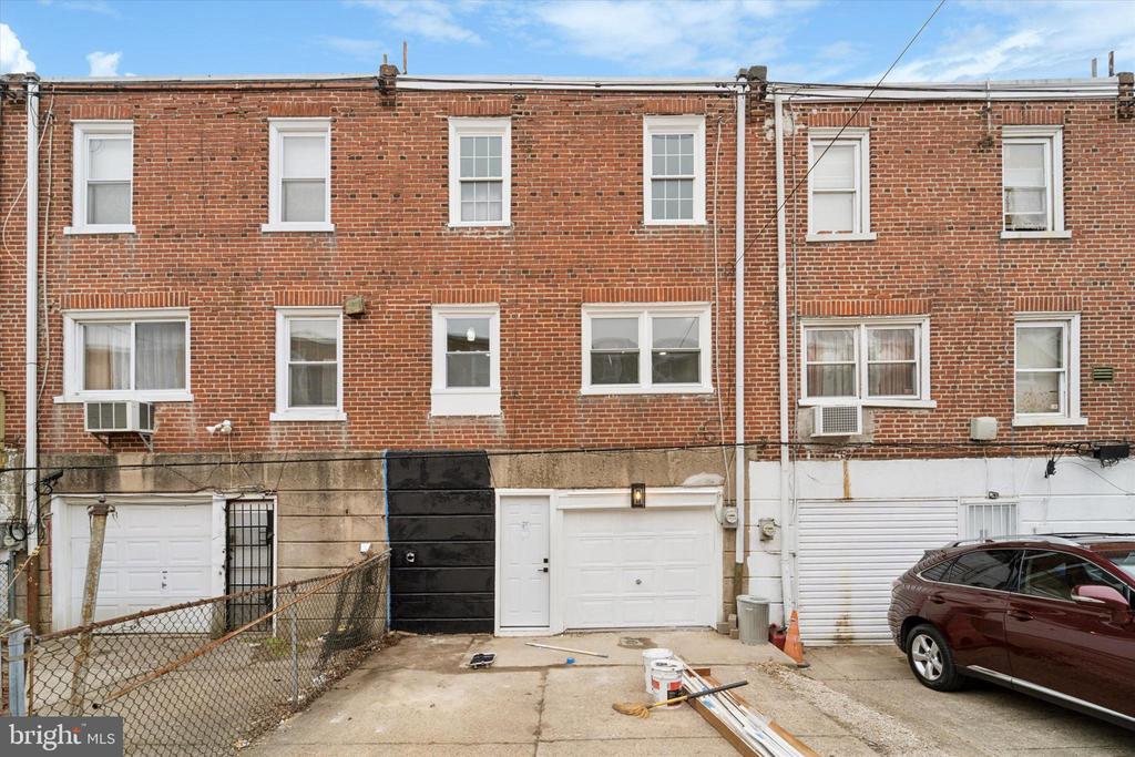 7647 Woolston Ave