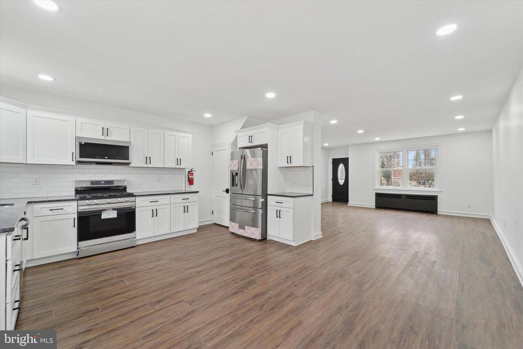 7647 Woolston Ave