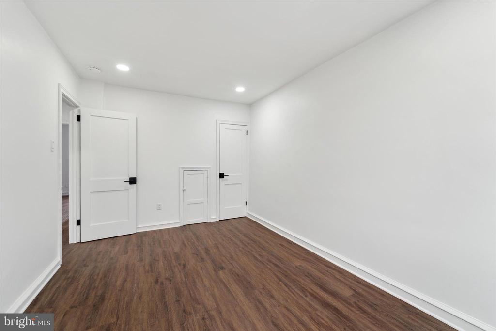 7647 Woolston Ave