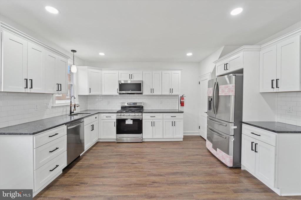 7647 Woolston Ave