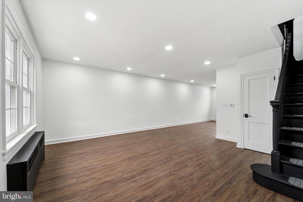 7647 Woolston Ave