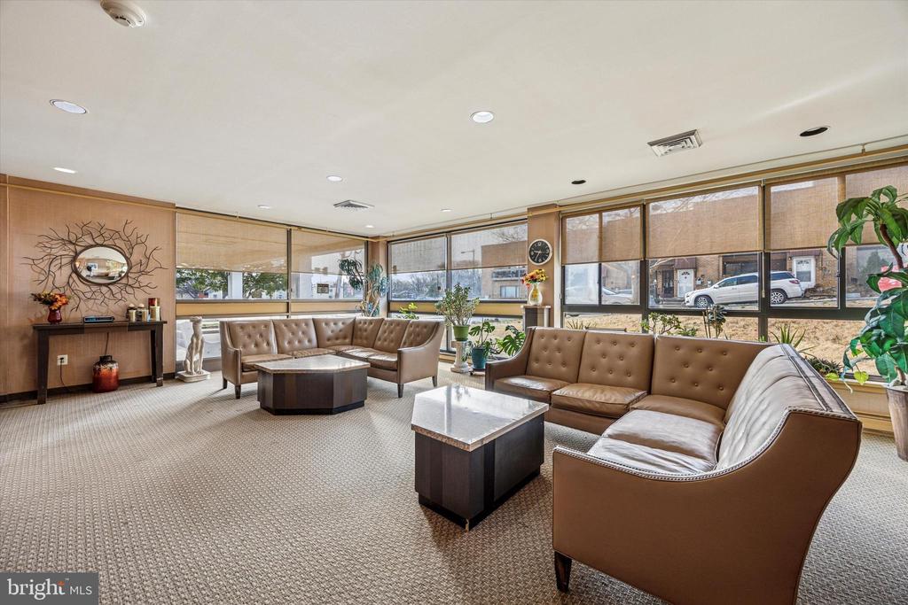 7600 E Roosevelt Blvd #408