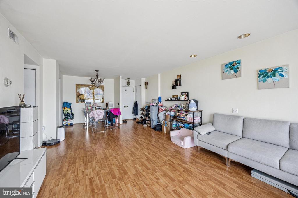 7600 E Roosevelt Blvd #408