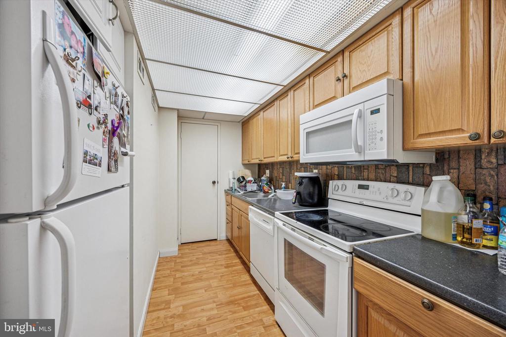 7600 E Roosevelt Blvd #408