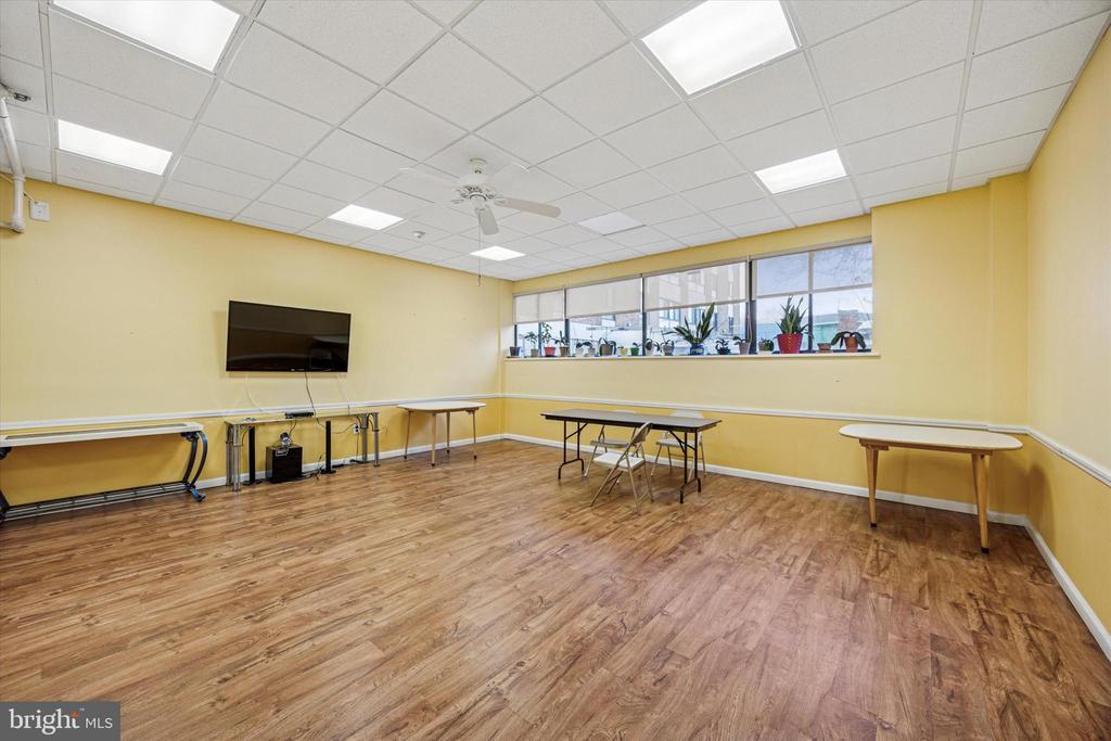 7600 E Roosevelt Blvd #408
