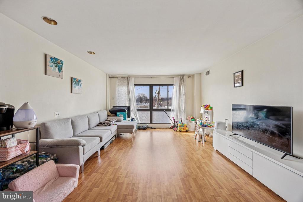 7600 E Roosevelt Blvd #408