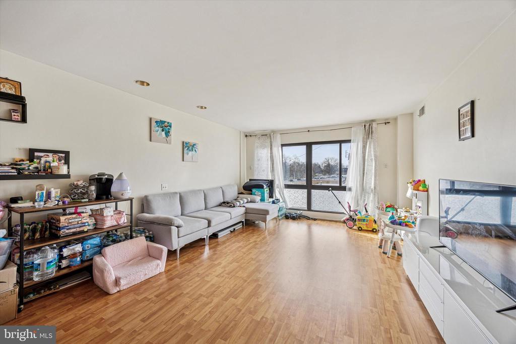 7600 E Roosevelt Blvd #408