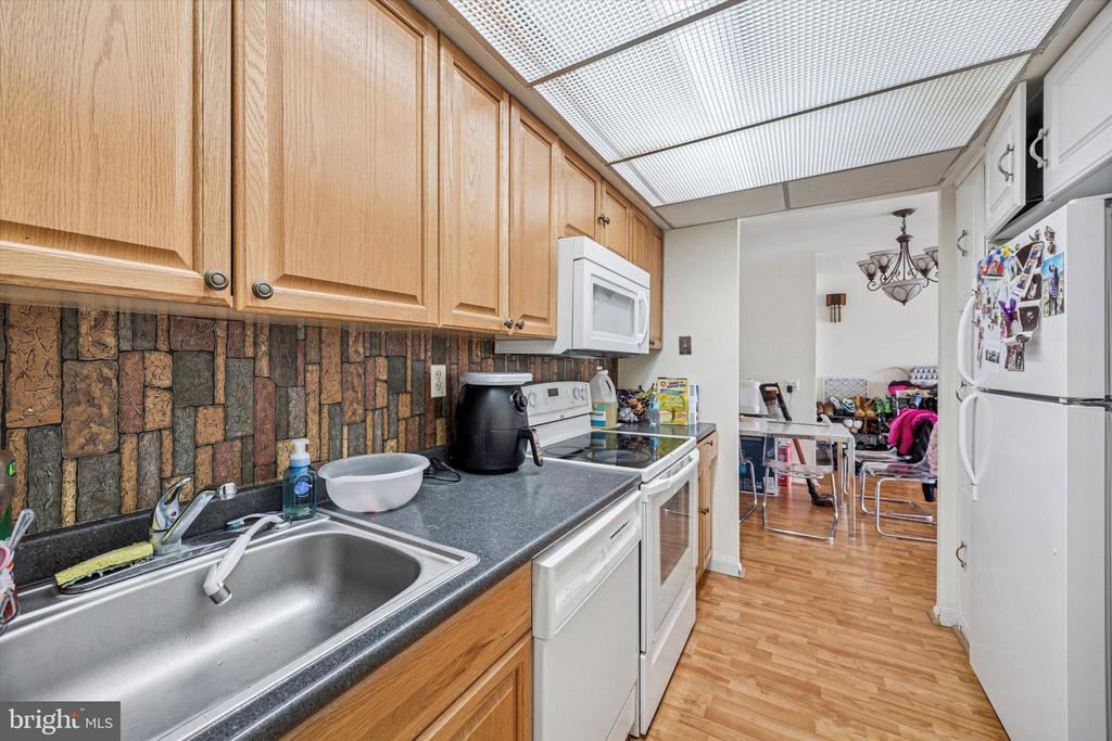 7600 E Roosevelt Blvd #408