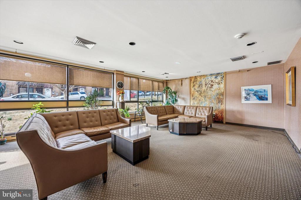 7600 E Roosevelt Blvd #408