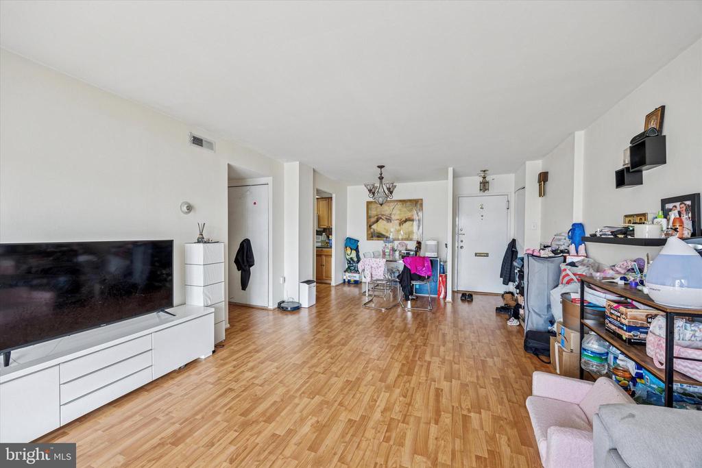7600 E Roosevelt Blvd #408