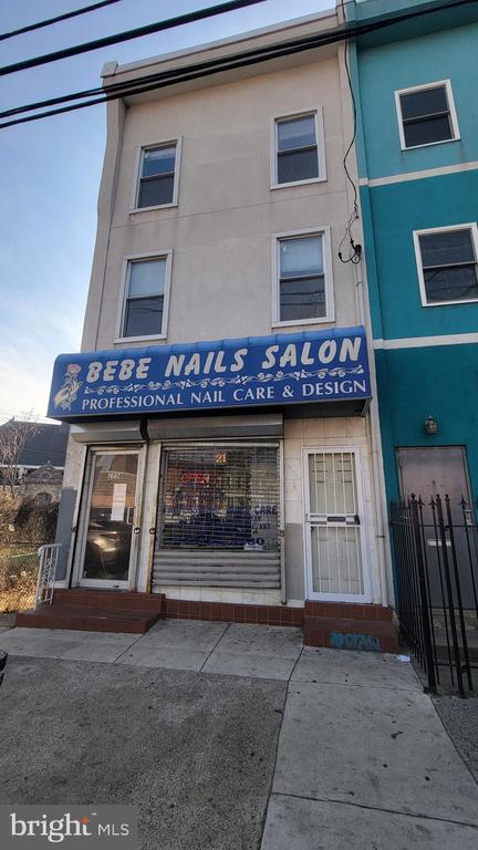 2508 Ridge Ave