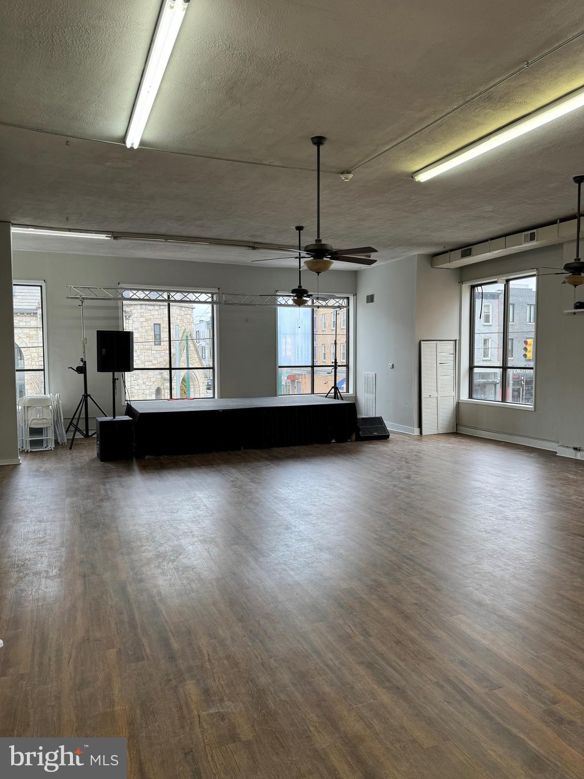 2700 W GIRARD AVENUE
