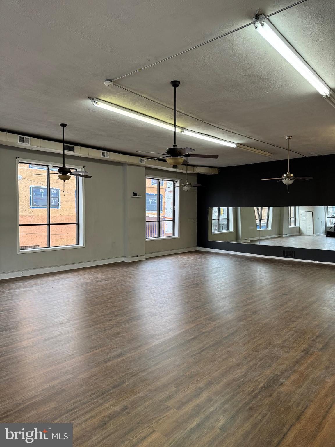 2700 W GIRARD AVENUE