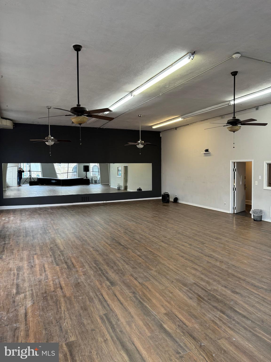 2700 W GIRARD AVENUE