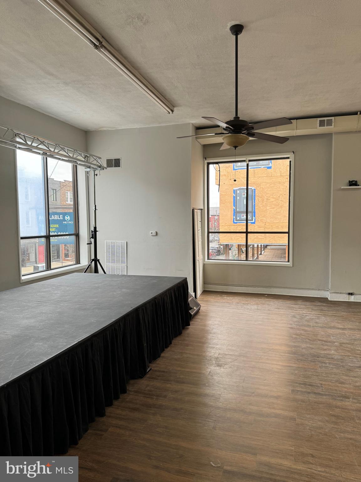 2700 W GIRARD AVENUE