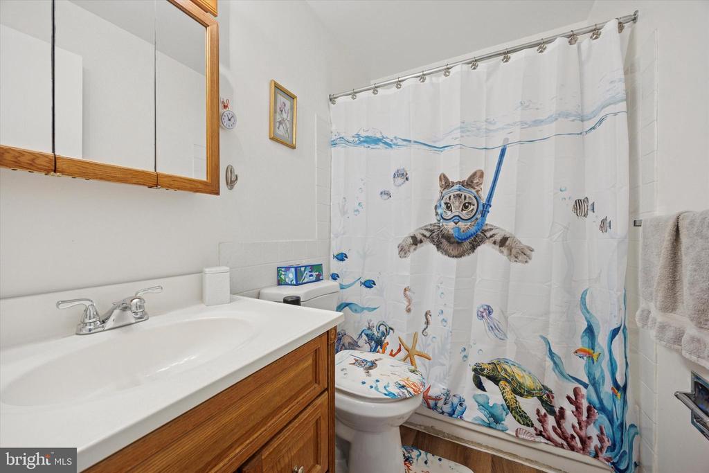 6100 Henry Ave #7d