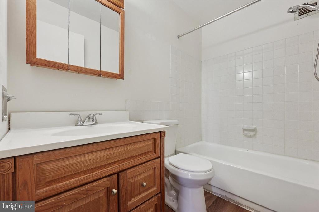 6100 Henry Ave #7d