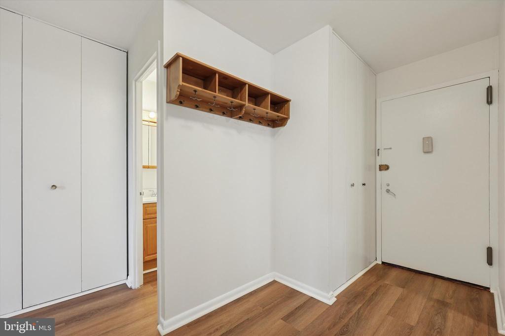 6100 Henry Ave #7d