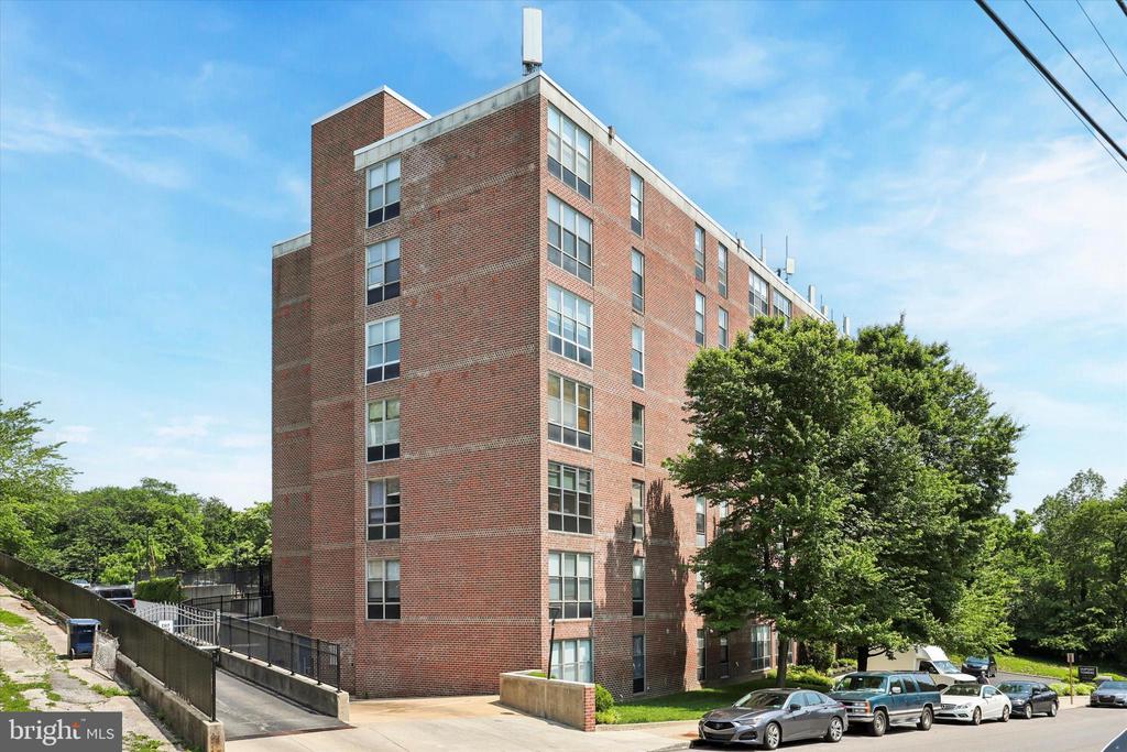 6100 Henry Ave #7d