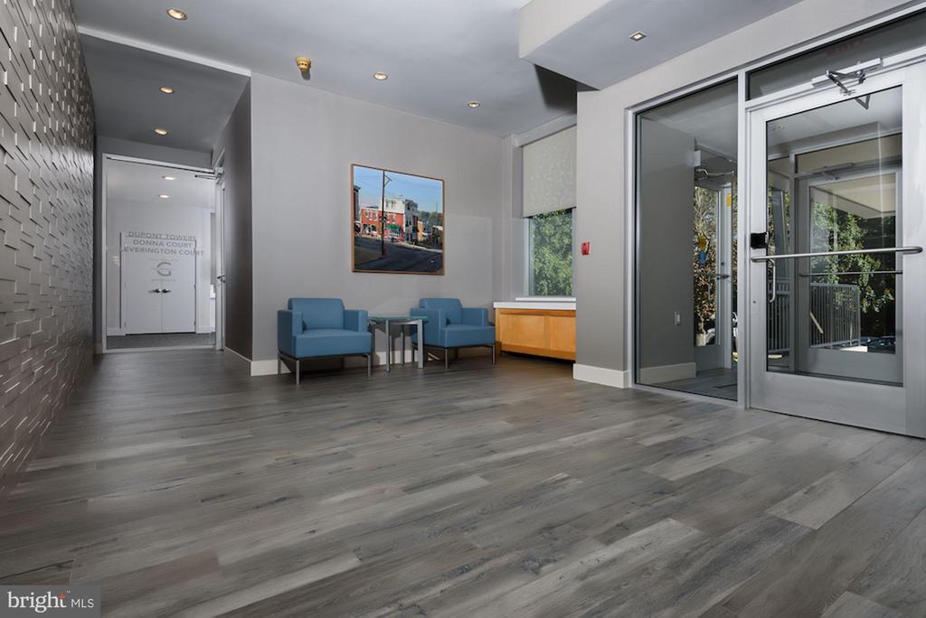 6100 Henry Ave #7d