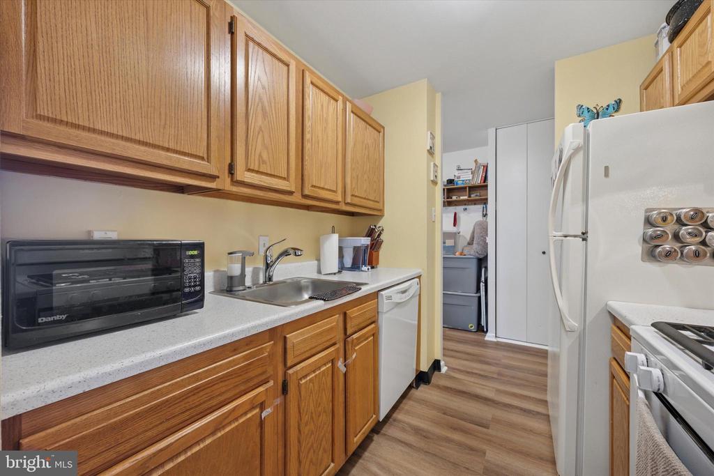 6100 Henry Ave #7d