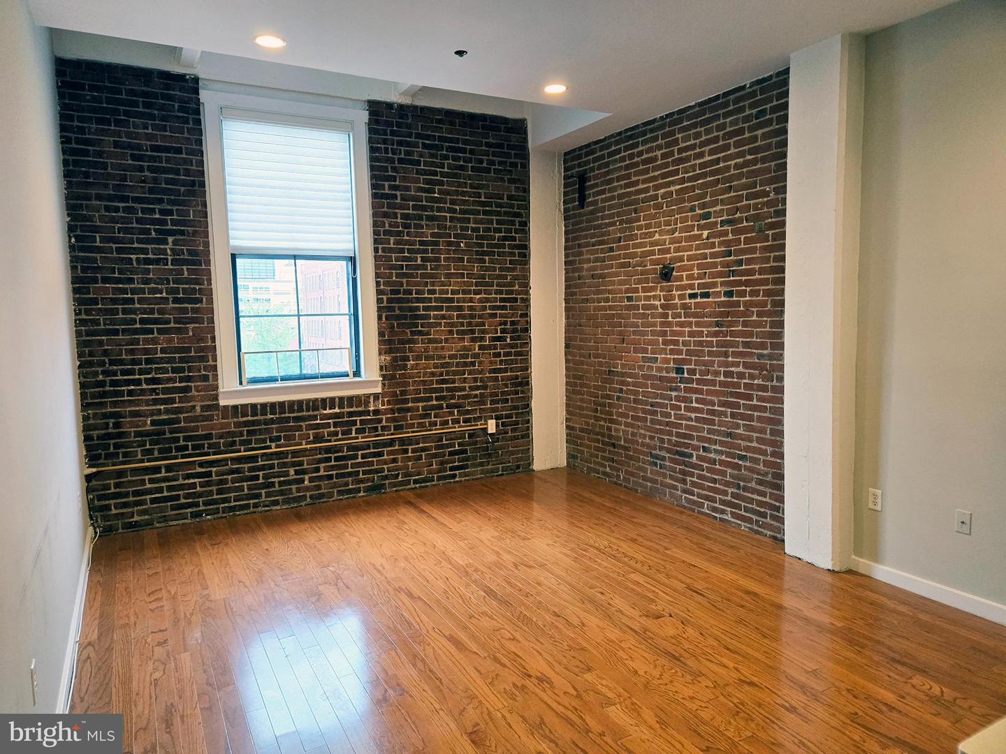 315 New St #417