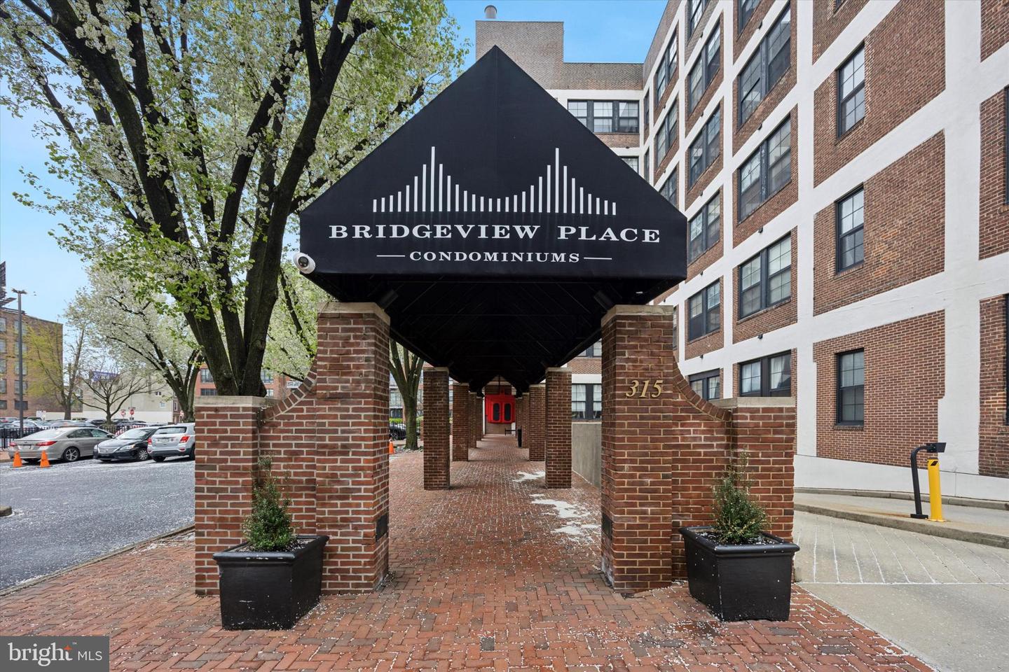 315 New St #417