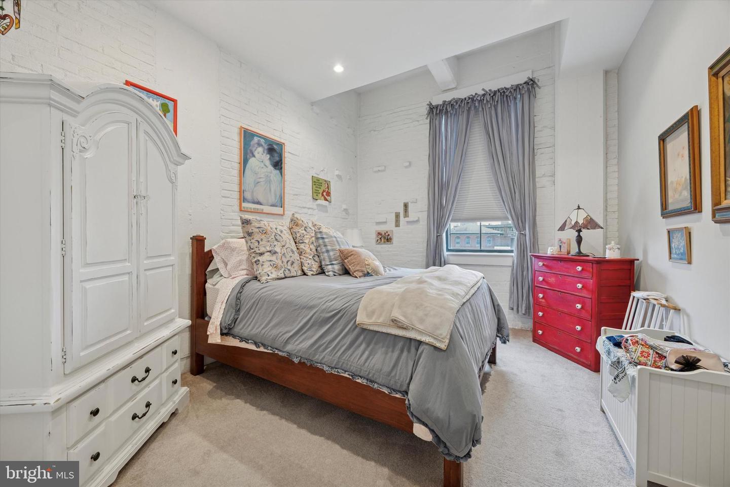 315 New St #417