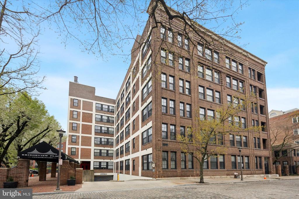 315 New St #417